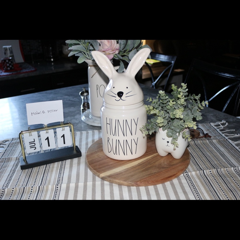 π°Rae Dunn βHUNNY BUNNYβ Canister.π